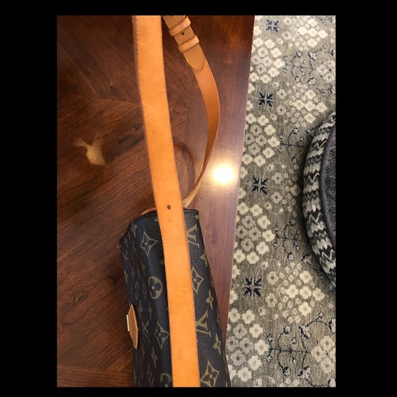 Authentic vintage LOUIS VUITTON Monogram Canvas Cartouchierre MM Shoulder Bag - Picture 12 of 14